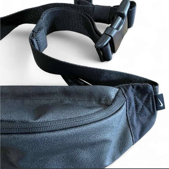 Nike Sportswear Heritage Hip Pack Bag Black Adjustable Strap Streetwear Unisex - Picture 4 of 9